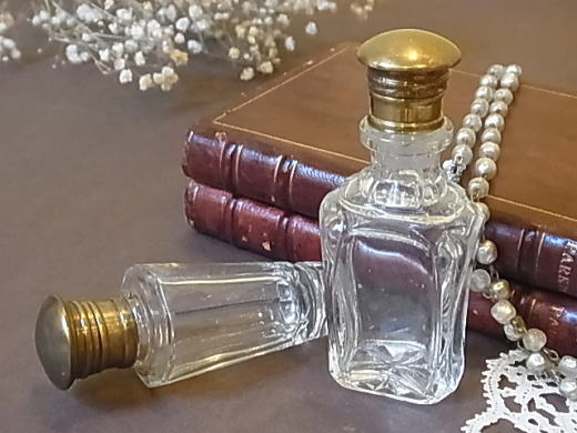 昔の香水瓶